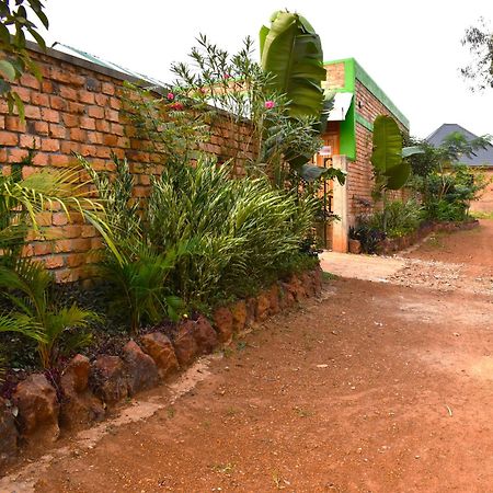 Iziba Lodge - Hoima Bagian luar foto