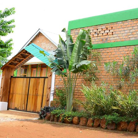 Iziba Lodge - Hoima Bagian luar foto