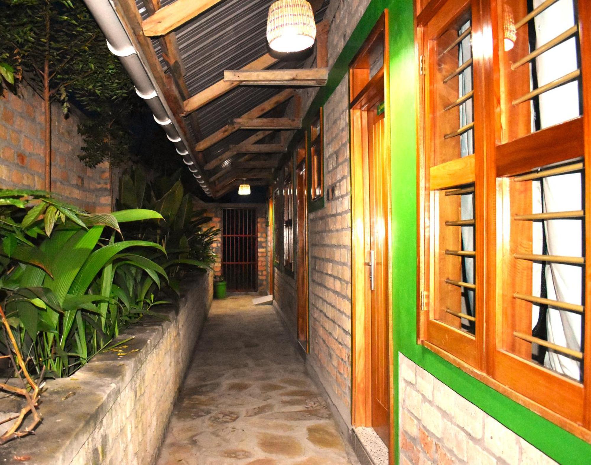 Iziba Lodge - Hoima Bagian luar foto